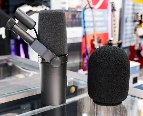 Shure - SM7B Large Diaphragm Cardioid Dynamic Microphone 2